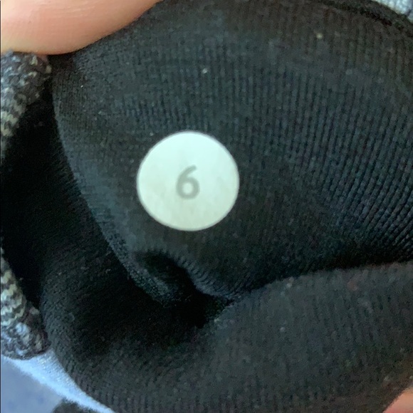 Lululemon Wunder Under Leggings- Size 6 - Picture 3 of 3